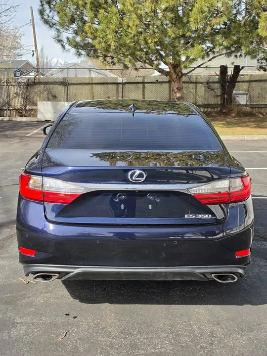 2016 Lexus ES 6th Gen - Image 5 of 17