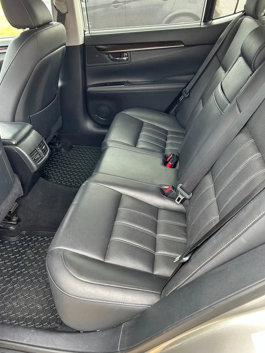 2016 Lexus ES 6th Gen - Image 8 of 10