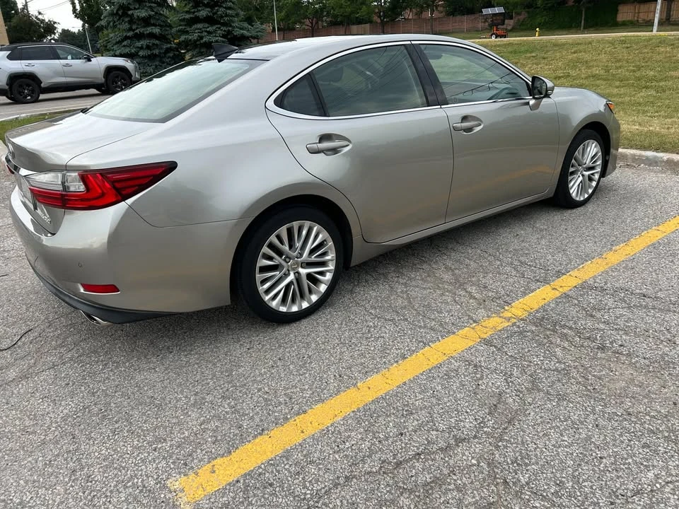 2016 Lexus ES 6th Gen - Image 2 of 10