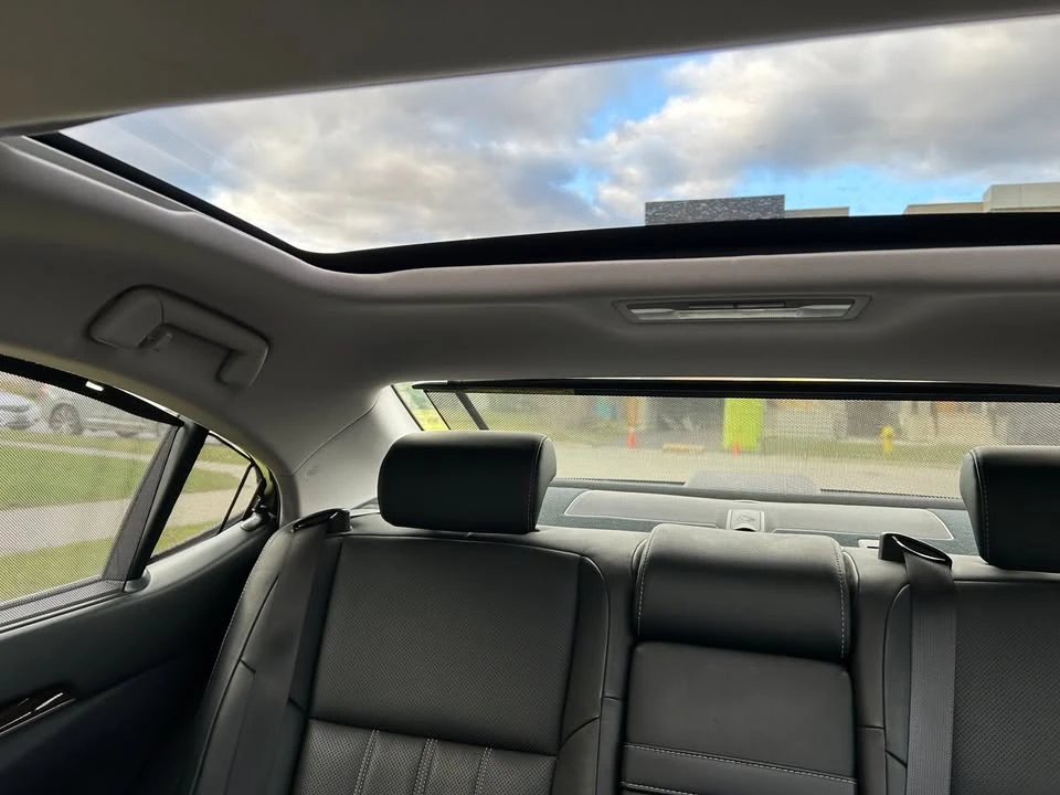 2016 Lexus ES 6th Gen - Image 9 of 10