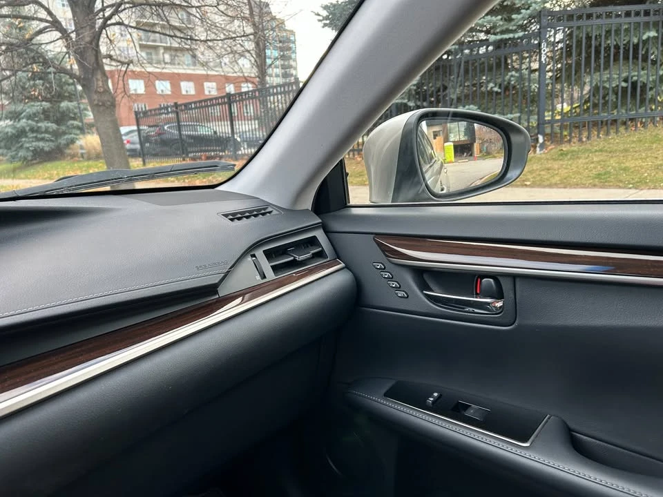 2016 Lexus ES 6th Gen - Image 4 of 10