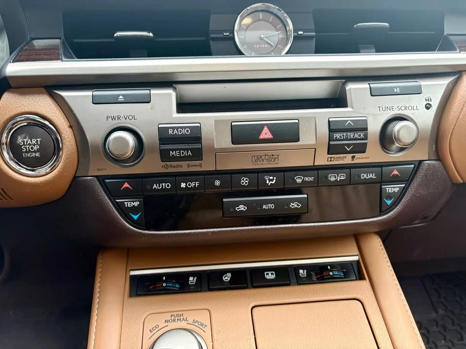 2016 Lexus ES 6th Gen - Image 11 of 19