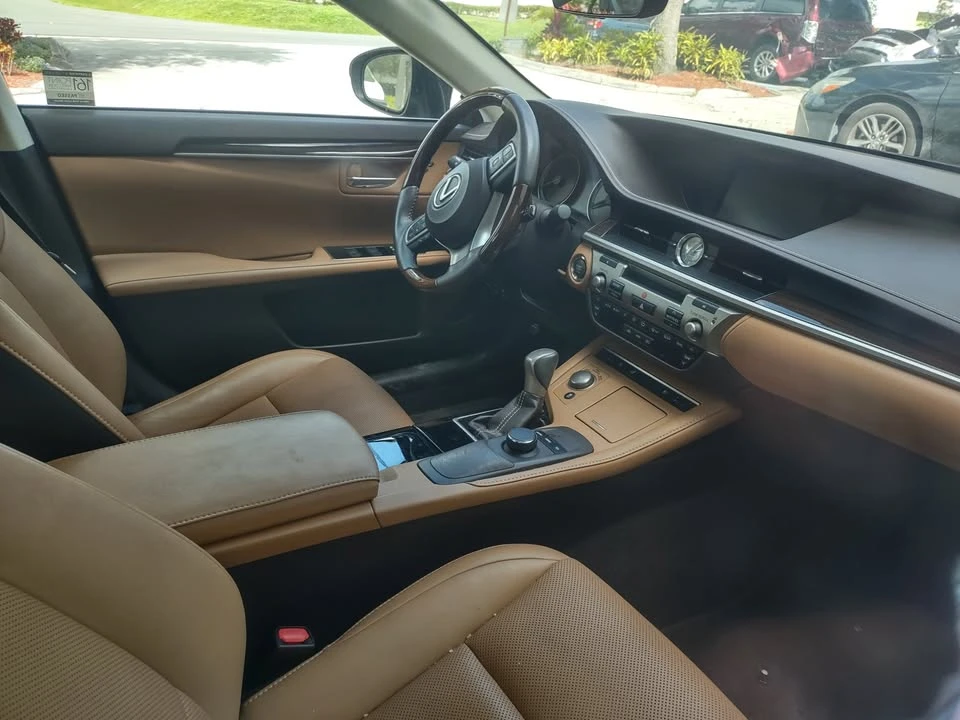 2016 Lexus ES 6th Gen - Image 8 of 12