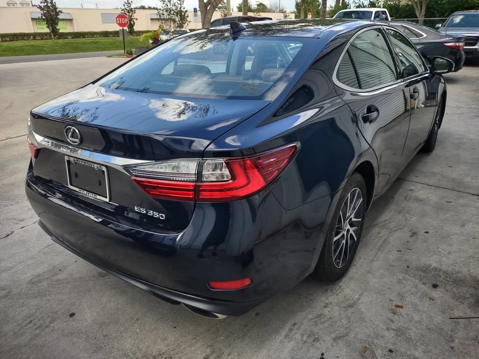 2016 Lexus ES 6th Gen - Image 6 of 12