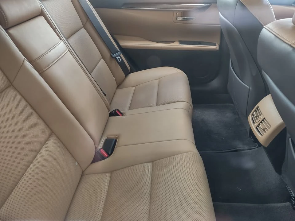 2016 Lexus ES 6th Gen - Image 9 of 12