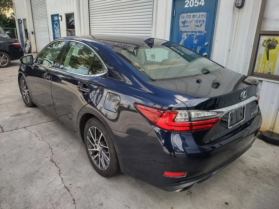 2016 Lexus ES 6th Gen - Image 5 of 12