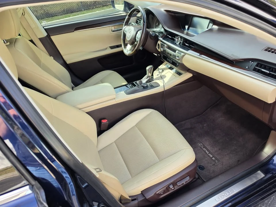 2016 Lexus ES 6th Gen - Image 13 of 17
