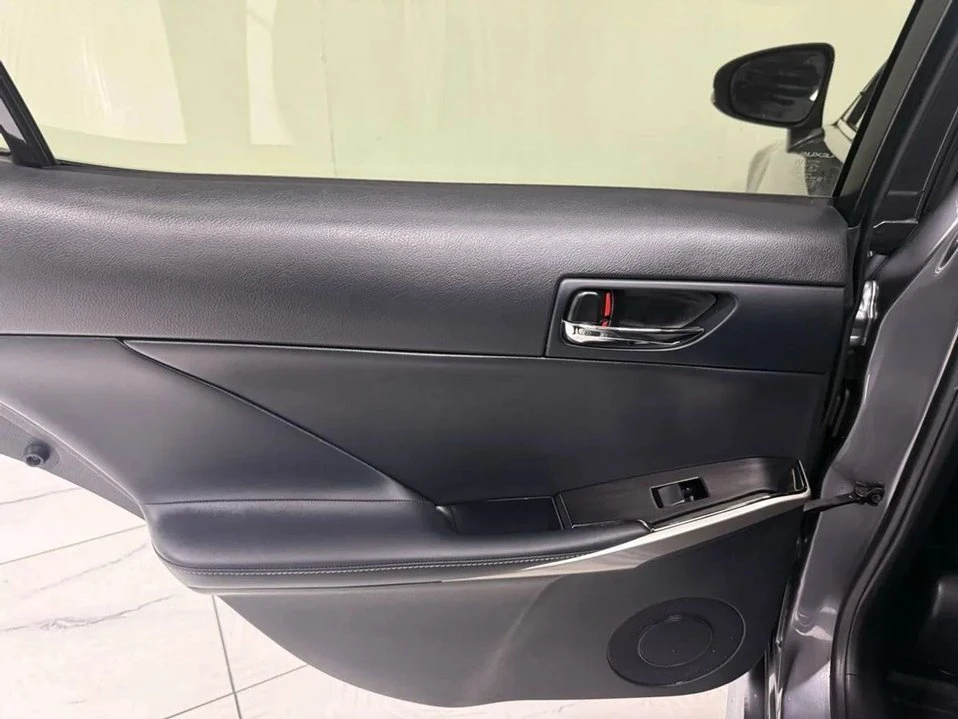 2016 Lexus IS 3rd Gen - Image 17 of 20