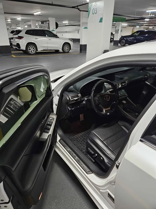 2016 Lexus IS 3rd Gen - Image 5 of 12