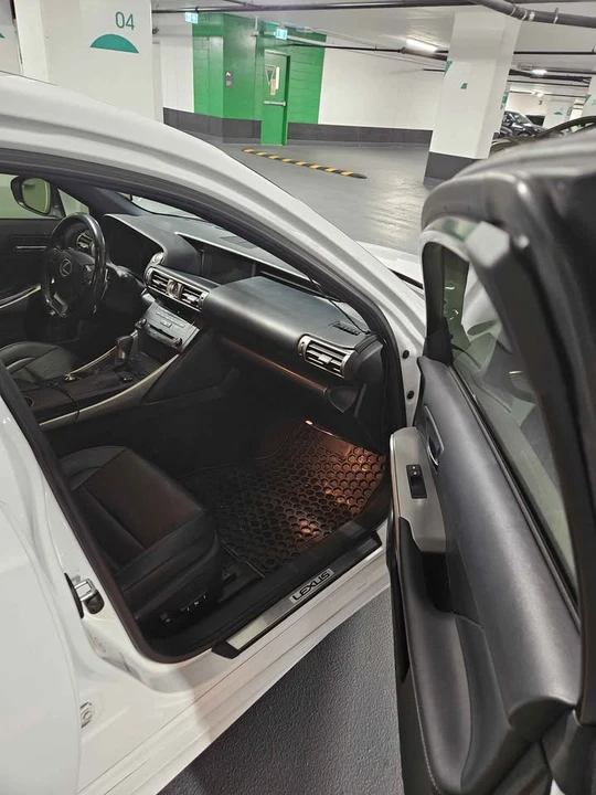2016 Lexus IS 3rd Gen - Image 8 of 12