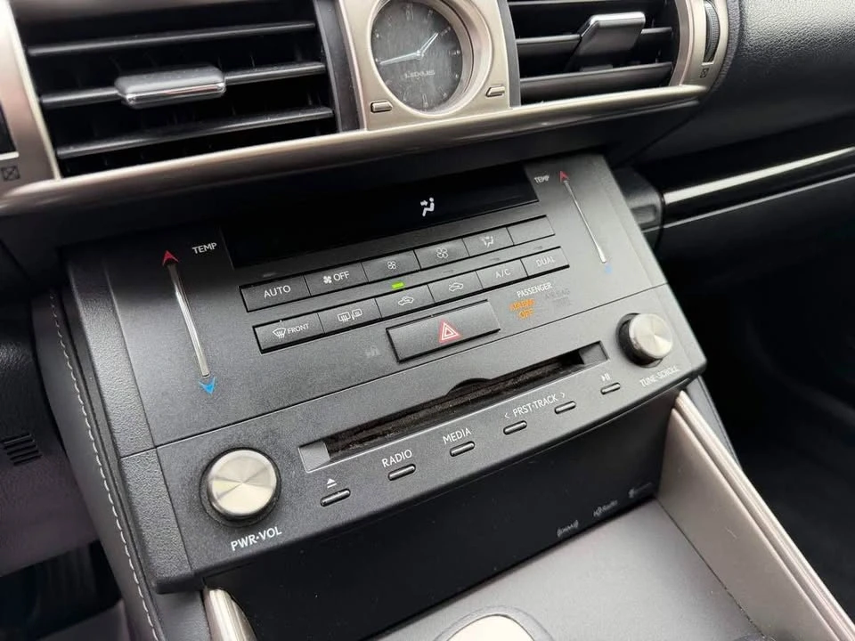 2016 Lexus IS 3rd Gen - Image 18 of 20