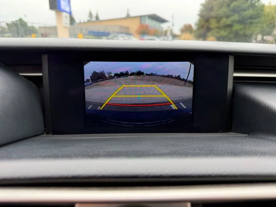2016 Lexus IS 3rd Gen - Image 16 of 20