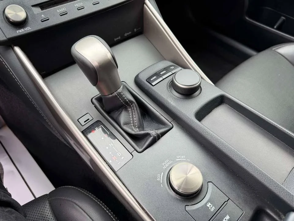 2016 Lexus IS 3rd Gen - Image 16 of 19