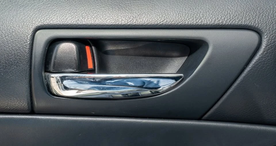 2016 Lexus IS 3rd Gen - Image 16 of 20