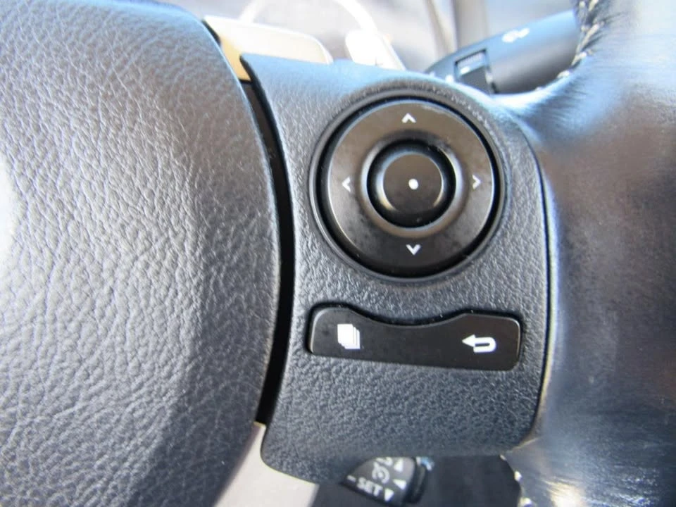 2016 Lexus IS 3rd Gen - Image 18 of 19