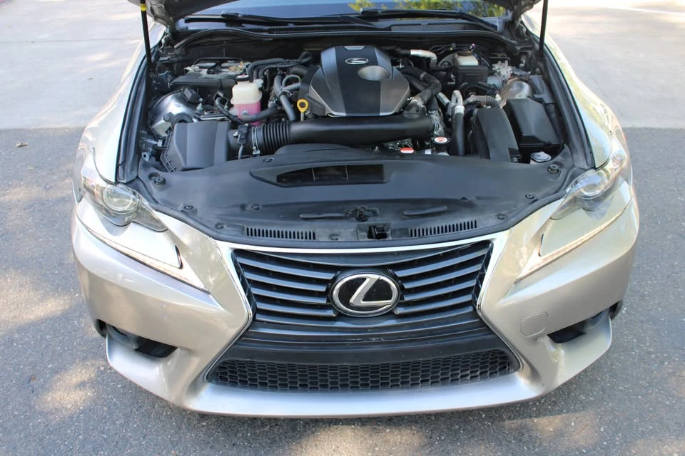 2016 Lexus IS 3rd Gen - Image 18 of 19