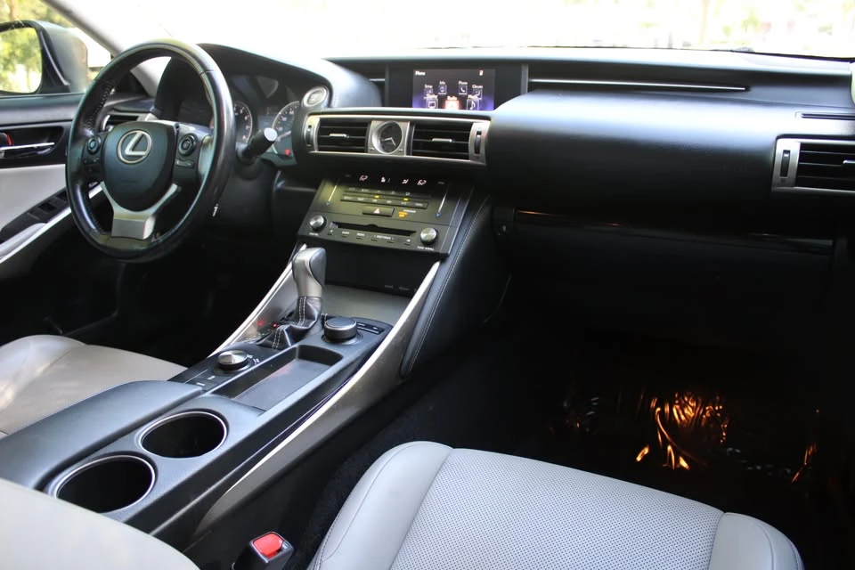 2016 Lexus IS 3rd Gen - Image 16 of 19
