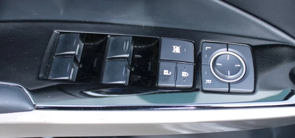 2016 Lexus IS 3rd Gen - Image 18 of 18