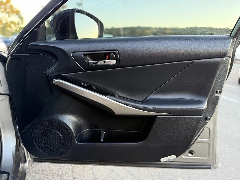 2016 Lexus IS 3rd Gen - Image 16 of 20