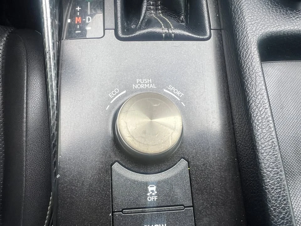 2016 Lexus IS 3rd Gen - Image 18 of 19