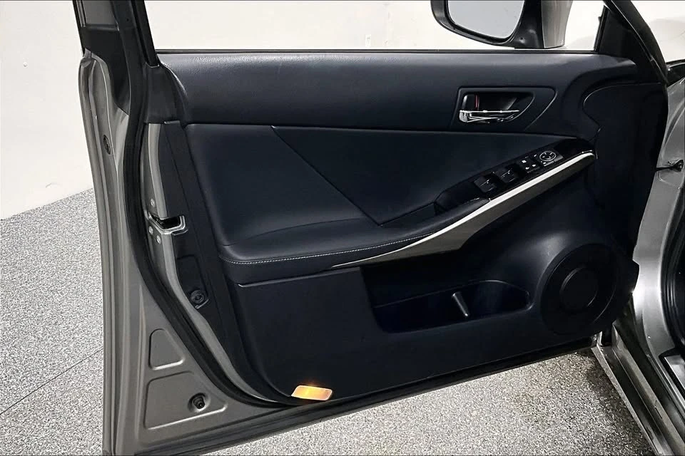2016 Lexus IS 3rd Gen - Image 7 of 13