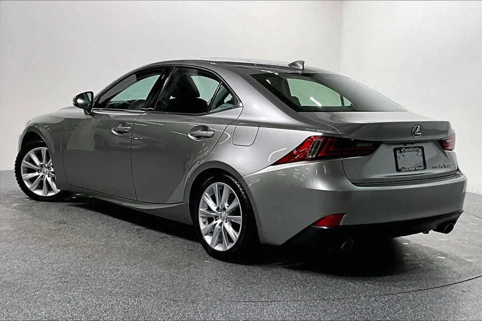 2016 Lexus IS 3rd Gen - Image 4 of 13