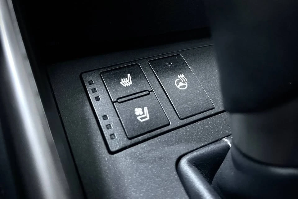2016 Lexus IS 3rd Gen - Image 17 of 20