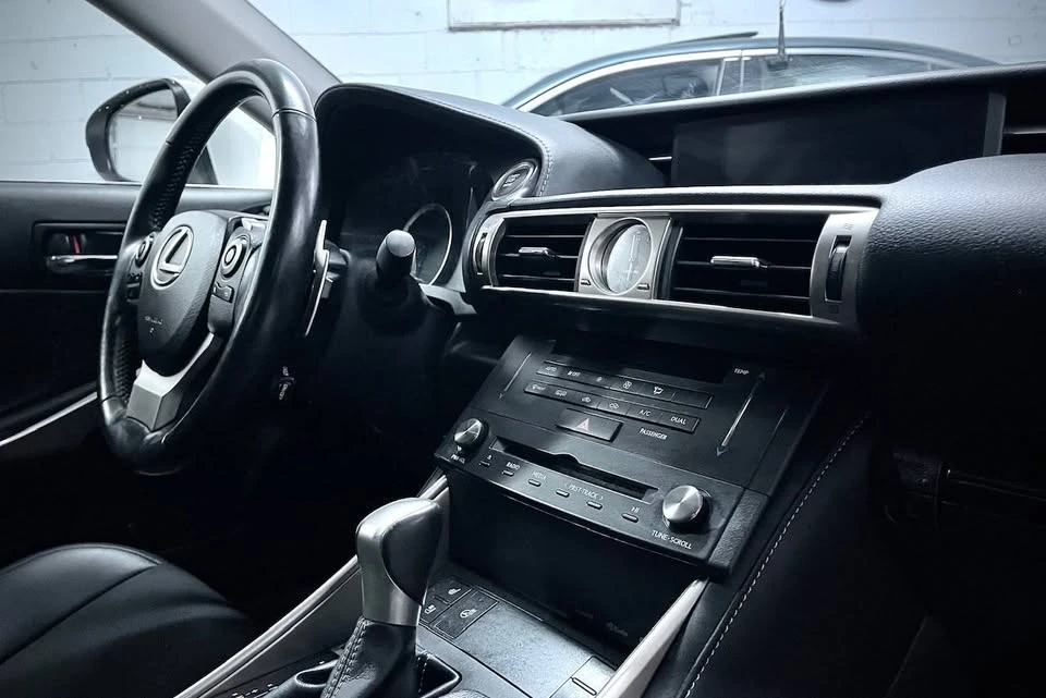 2016 Lexus IS 3rd Gen - Image 19 of 20