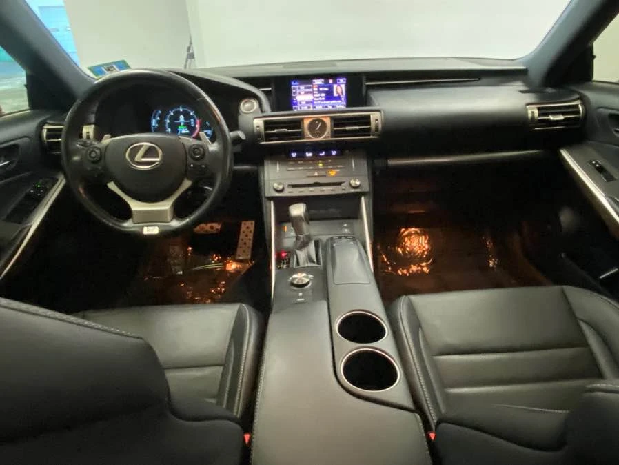 2016 Lexus IS 3rd Gen - Image 8 of 11