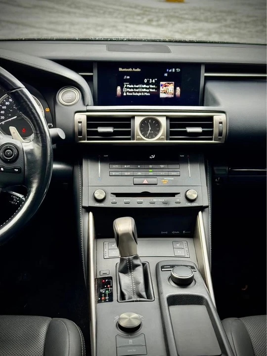2016 Lexus IS 3rd Gen - Image 18 of 19