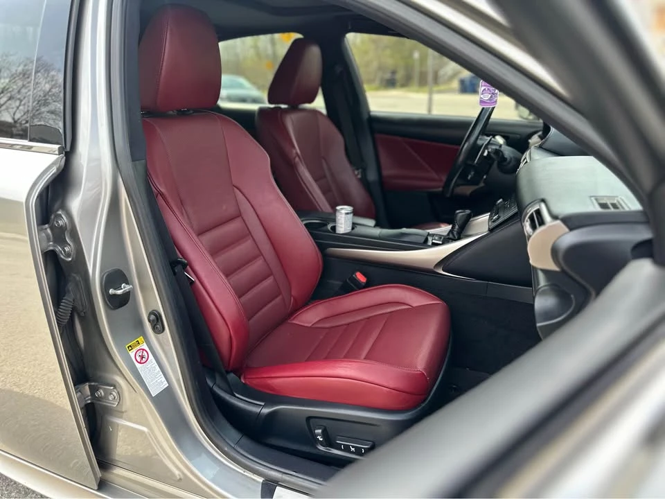 2016 Lexus IS - Image 10 of 18