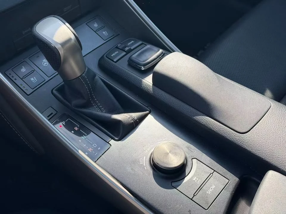 2016 Lexus IS 3rd Gen - Image 16 of 19