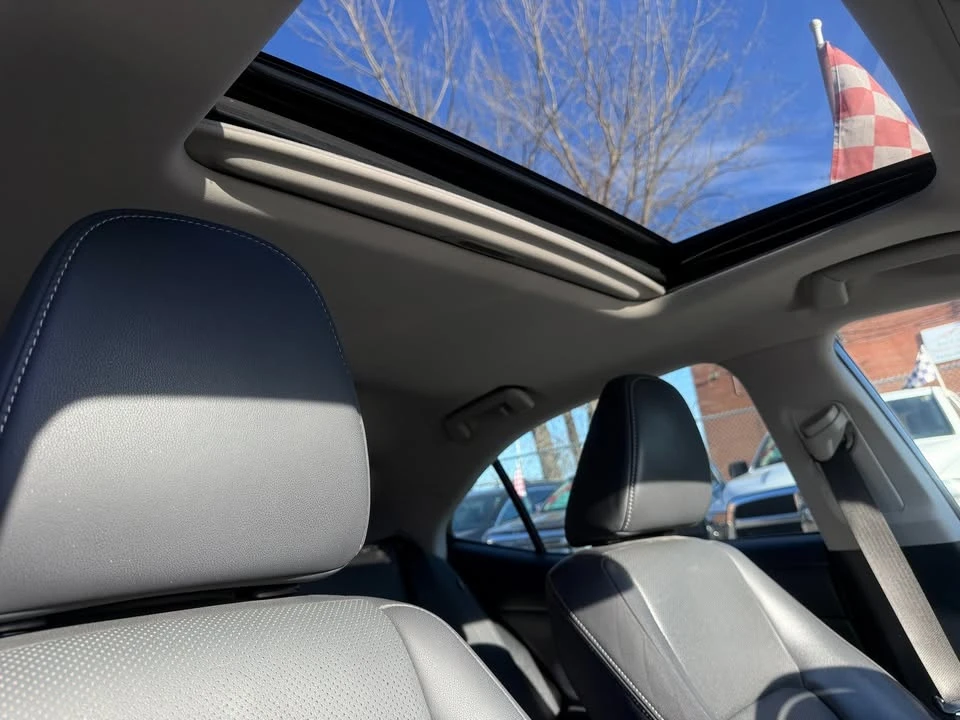 2016 Lexus IS 3rd Gen - Image 19 of 20