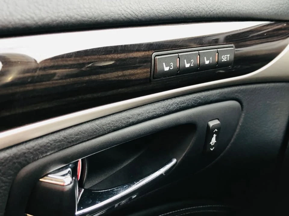 2016 Lexus LS 4th Gen - Image 19 of 20