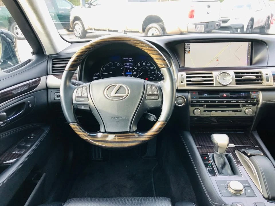 2016 Lexus LS 4th Gen - Image 17 of 20