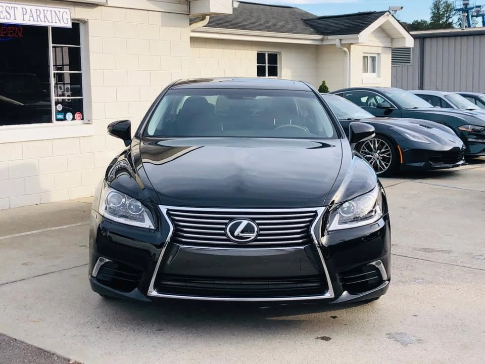 2016 Lexus LS 4th Gen - Image 8 of 20