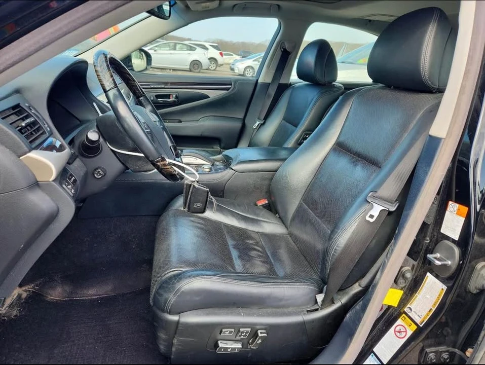 2016 Lexus LS 4th Gen - Image 8 of 11