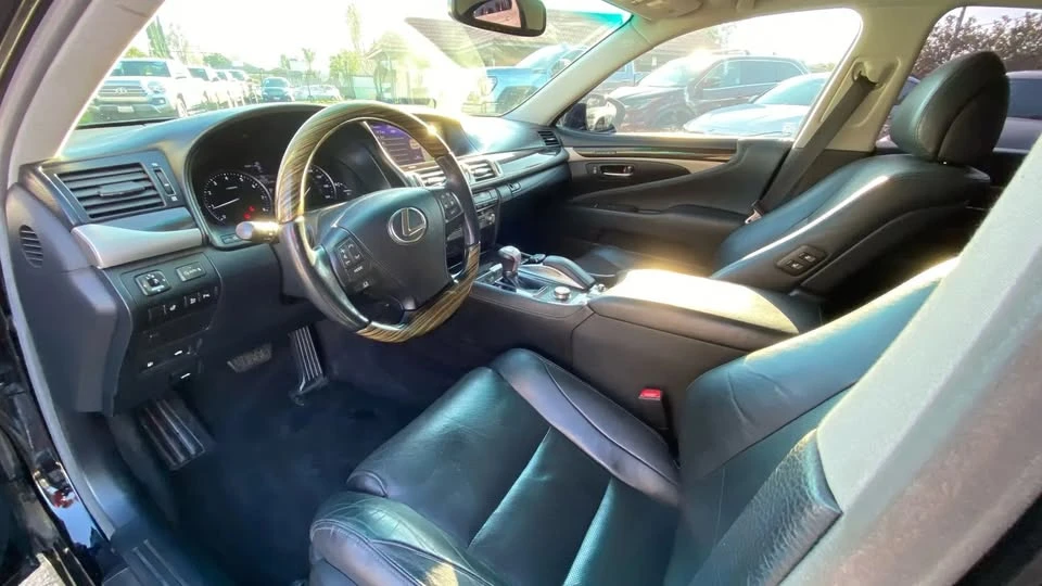 2016 Lexus LS 4th Gen - Image 15 of 19