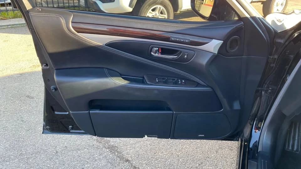 2016 Lexus LS 4th Gen - Image 12 of 19