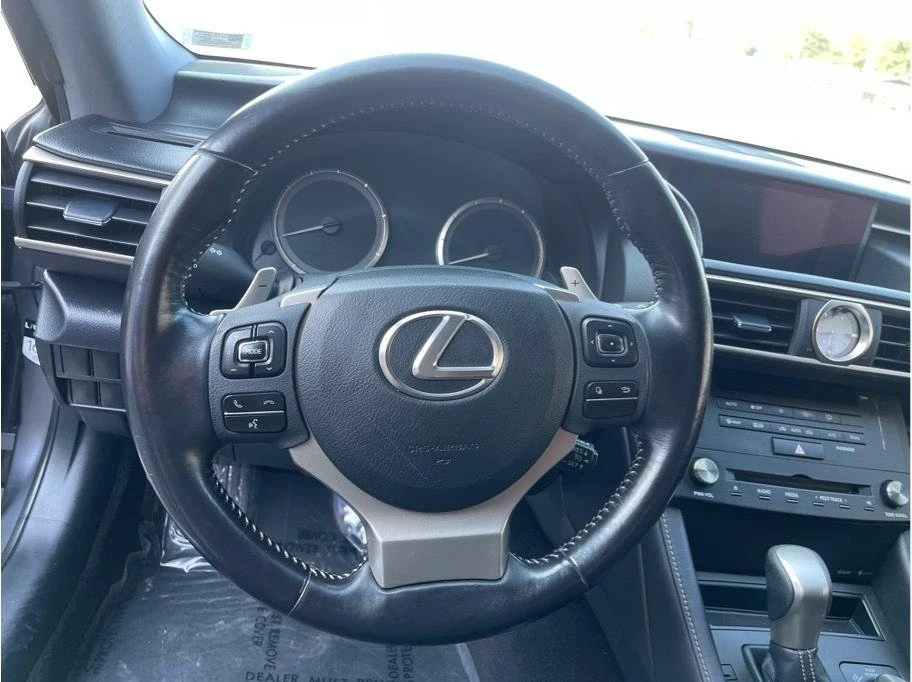 2016 Lexus RC - Image 13 of 20