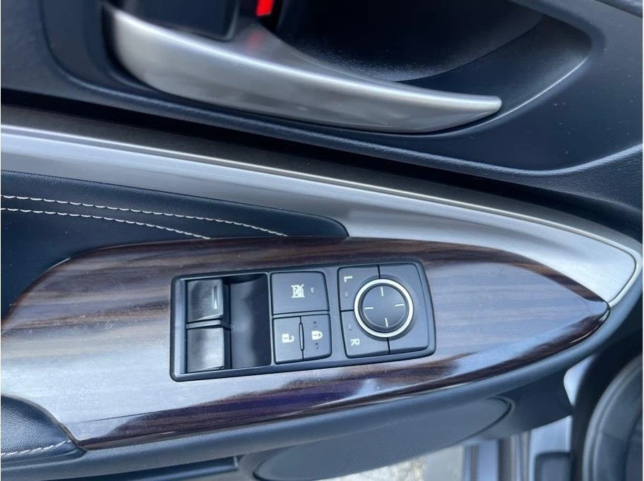 2016 Lexus RC - Image 10 of 20