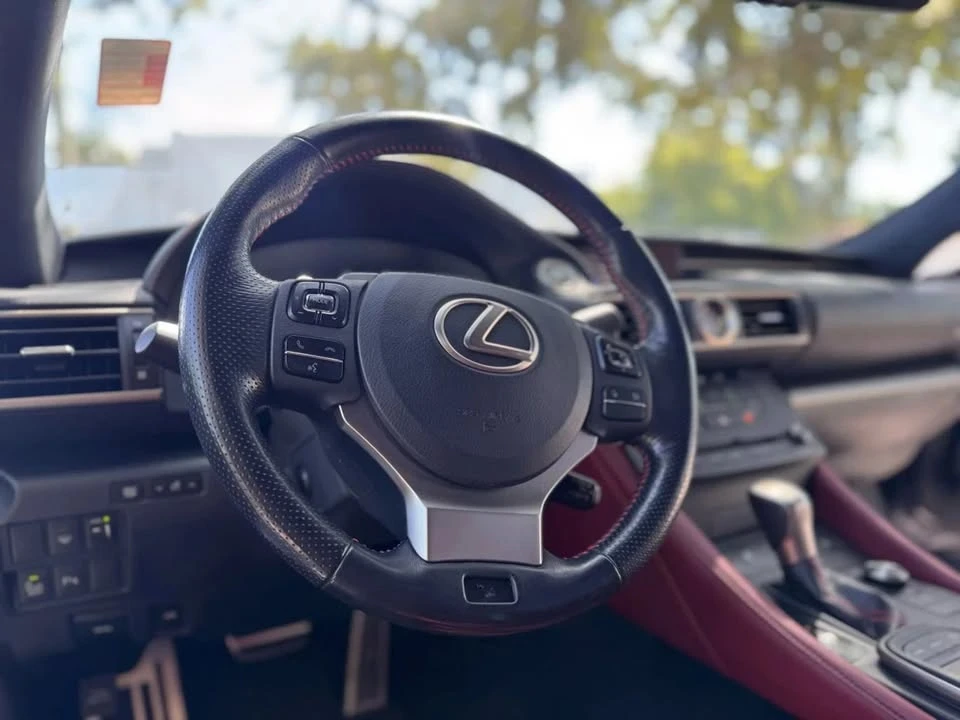 2016 Lexus RC - Image 8 of 10