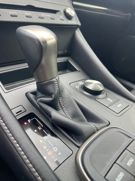 2016 Lexus RC - Image 12 of 14