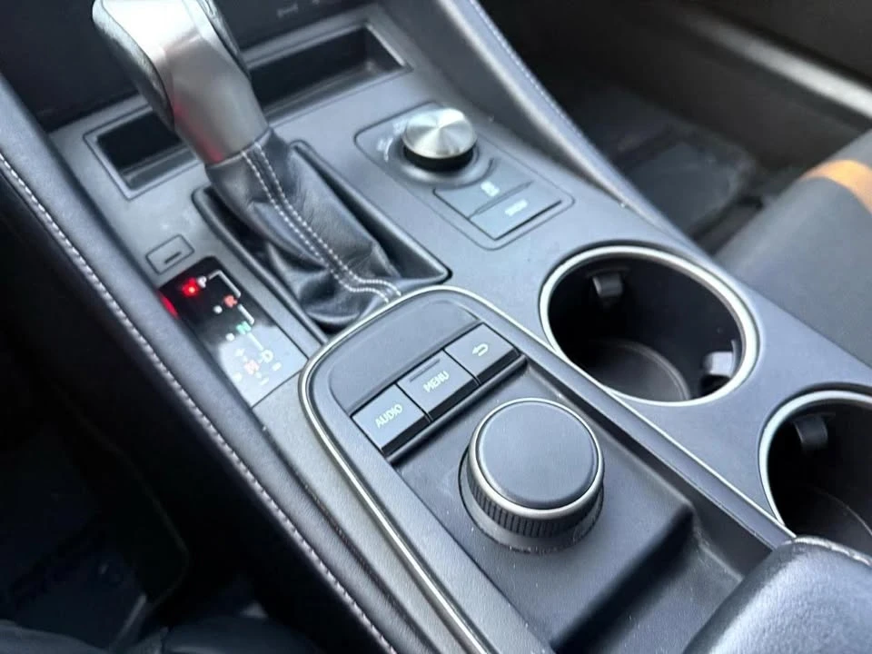 2016 Lexus RC - Image 17 of 18