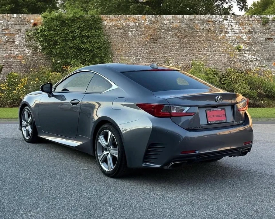 2016 Lexus RC - Image 7 of 18