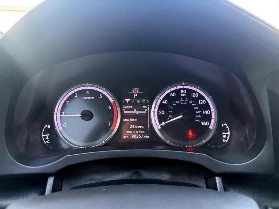 2016 Lexus RC - Image 14 of 18