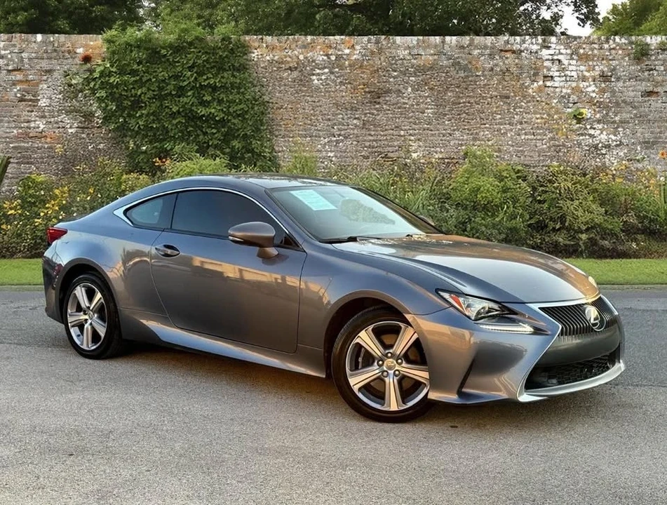 2016 Lexus RC - Image 5 of 18