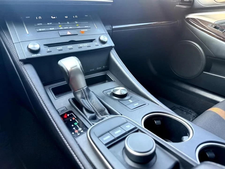 2016 Lexus RC - Image 16 of 18