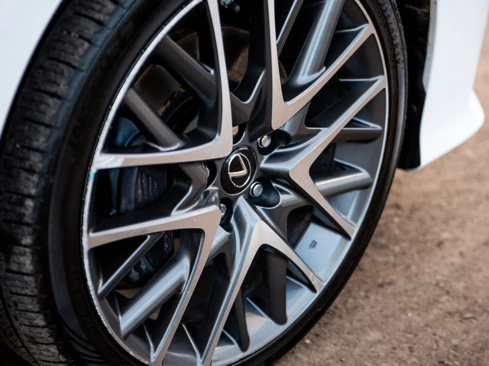 2016 Lexus RC - Image 8 of 18