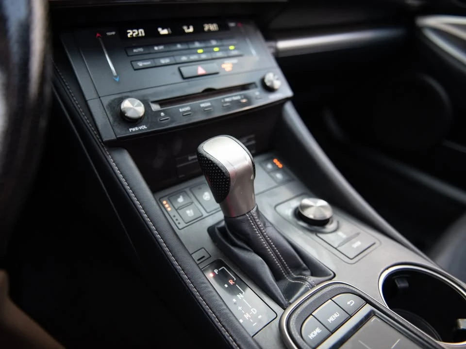 2016 Lexus RC - Image 17 of 18